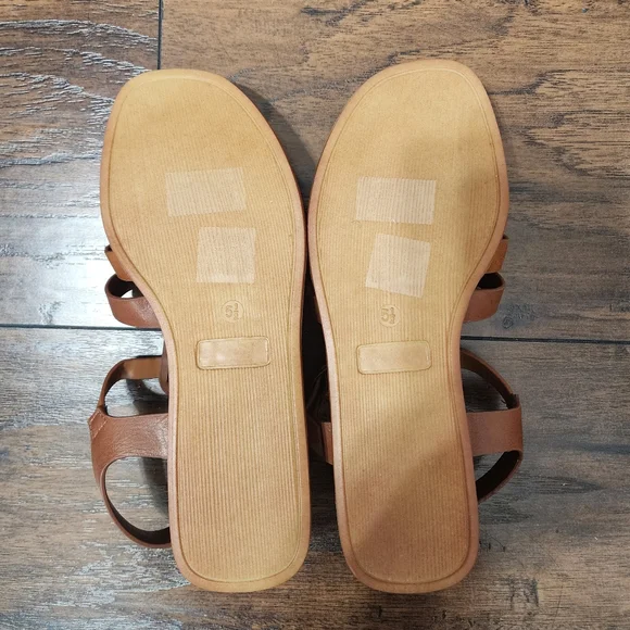 Journee Collection Sandals - Picture 4 of 4